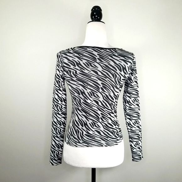 Stradivarius Animal Print Deep V-neck Crop Top - Picture 4 of 5